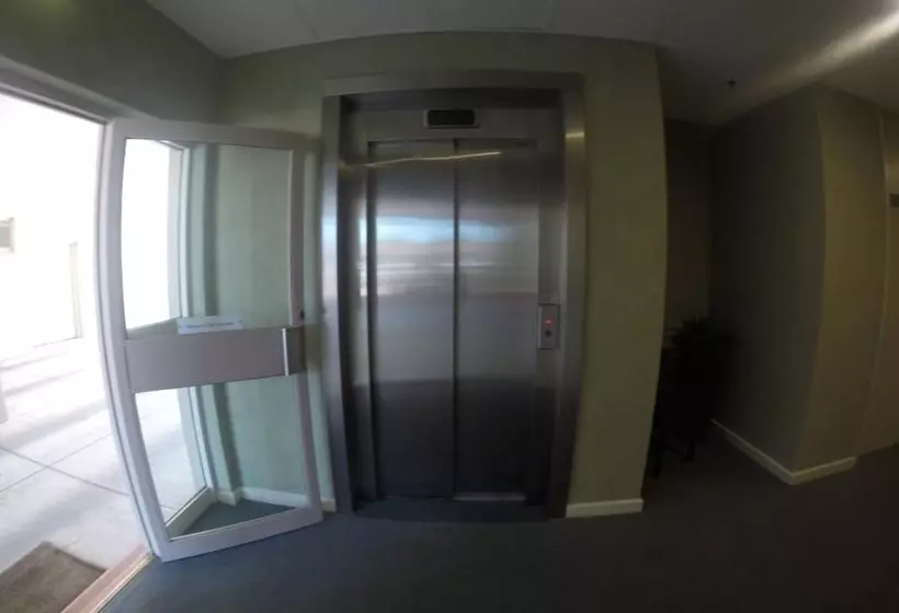 Adelaide International Motel