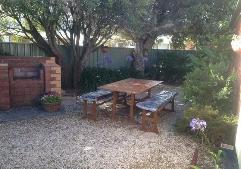 Beachcomber Motel & Apartments