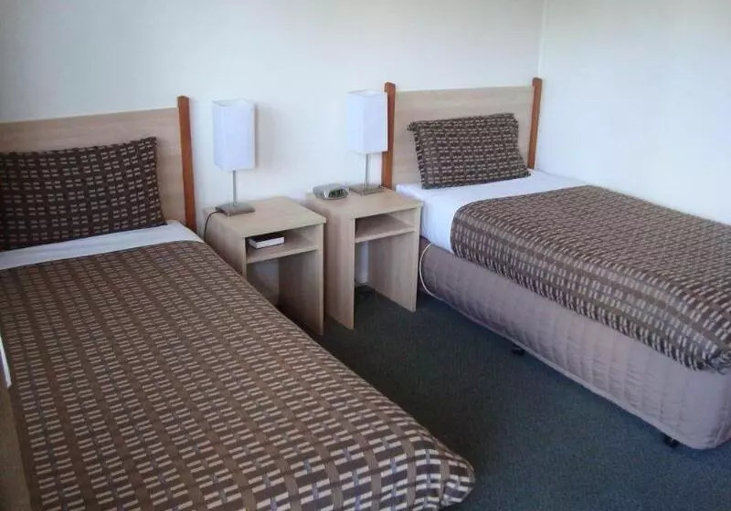 Beachcomber Motel & Apartments