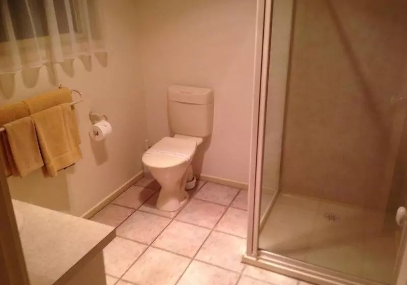 Beachcomber Motel & Apartments