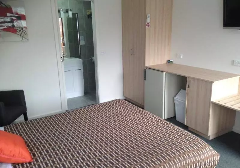 Beachcomber Motel & Apartments