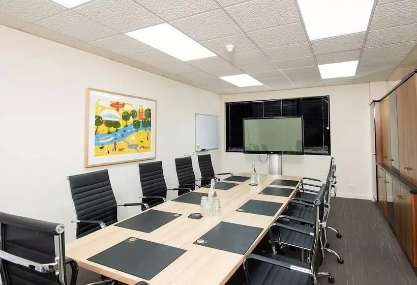 Comfort Hotel Adelaide Meridien