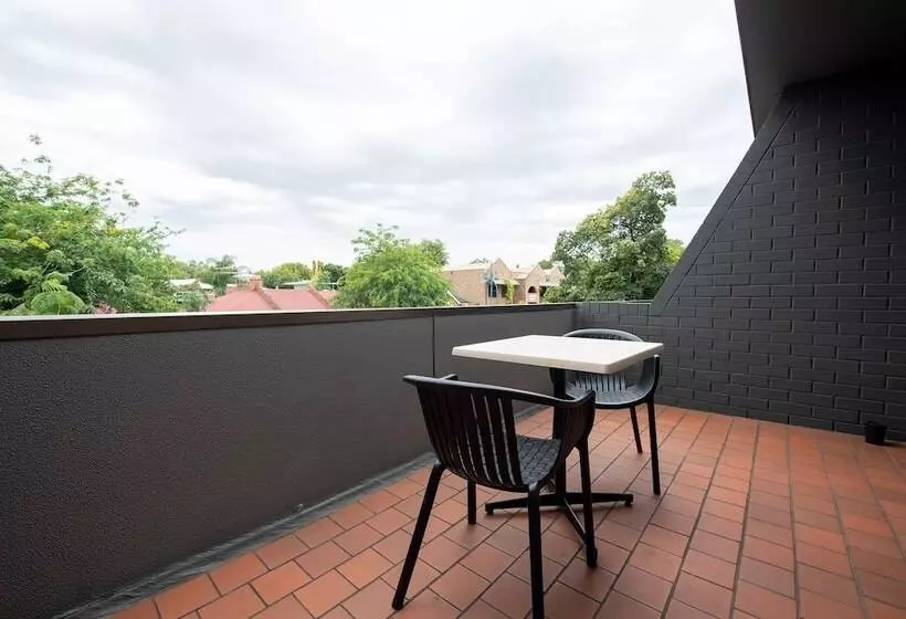 Comfort Hotel Adelaide Meridien