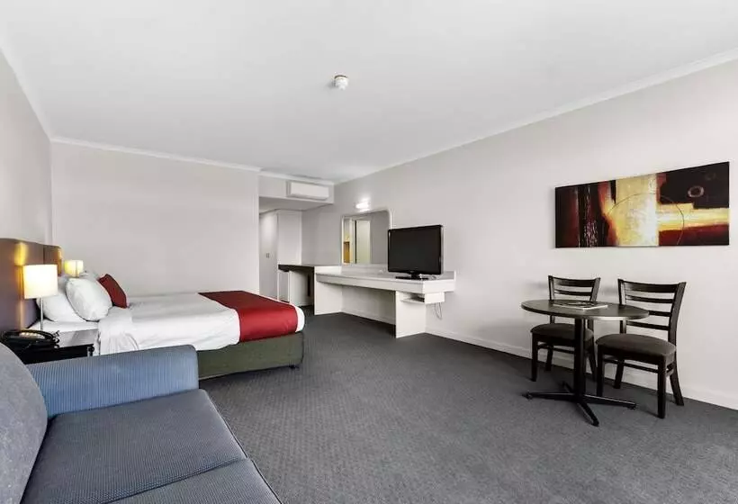 Comfort Hotel Adelaide Meridien