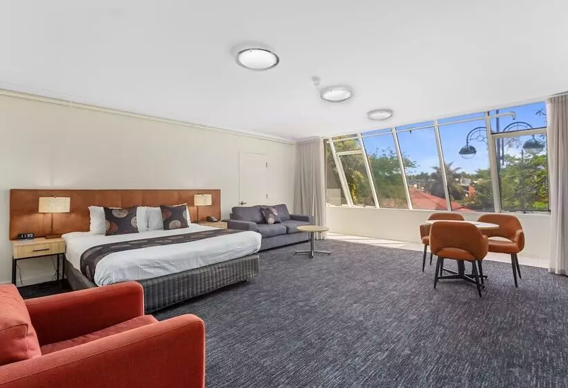 Comfort Hotel Adelaide Meridien