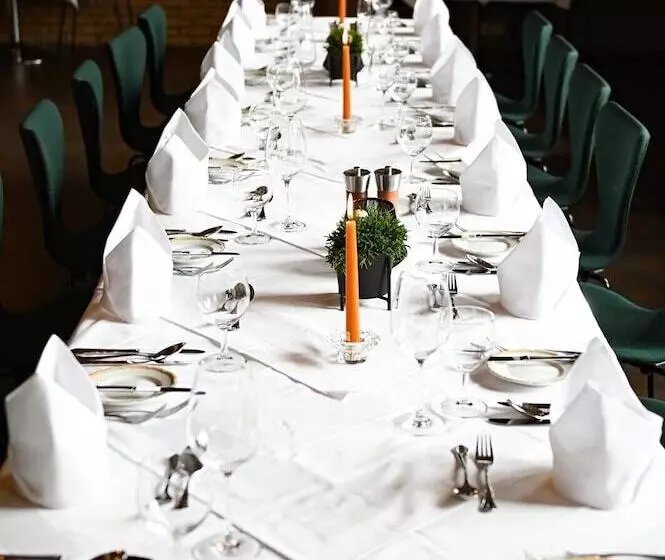 ホテル Alpenland St Johann