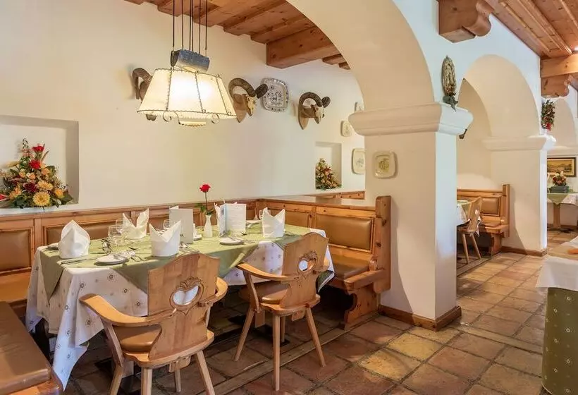 ホテル Alpenland St Johann