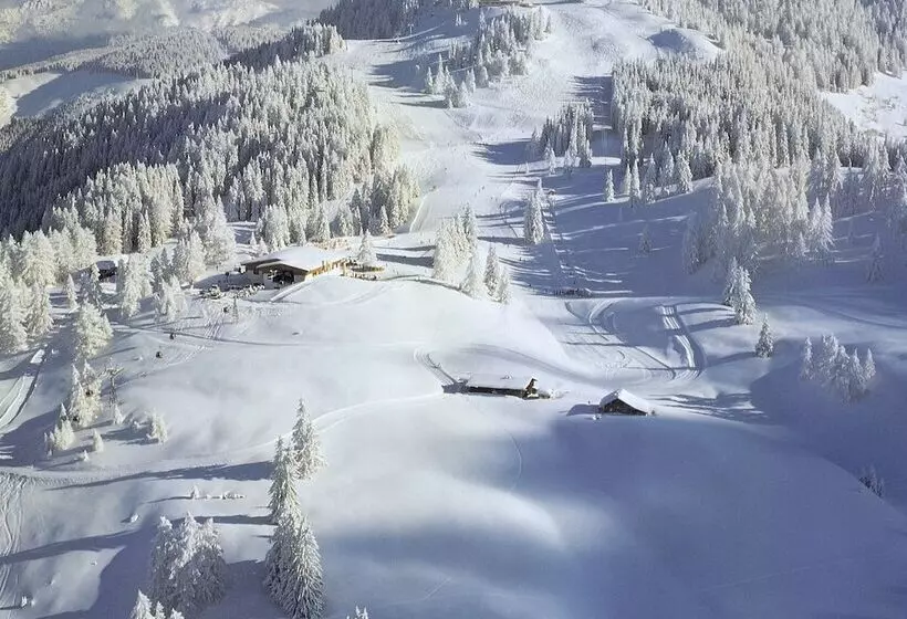 ホテル Alpenland St Johann