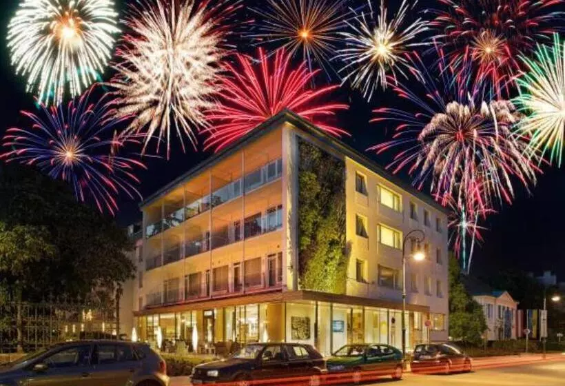 Отель At The Park