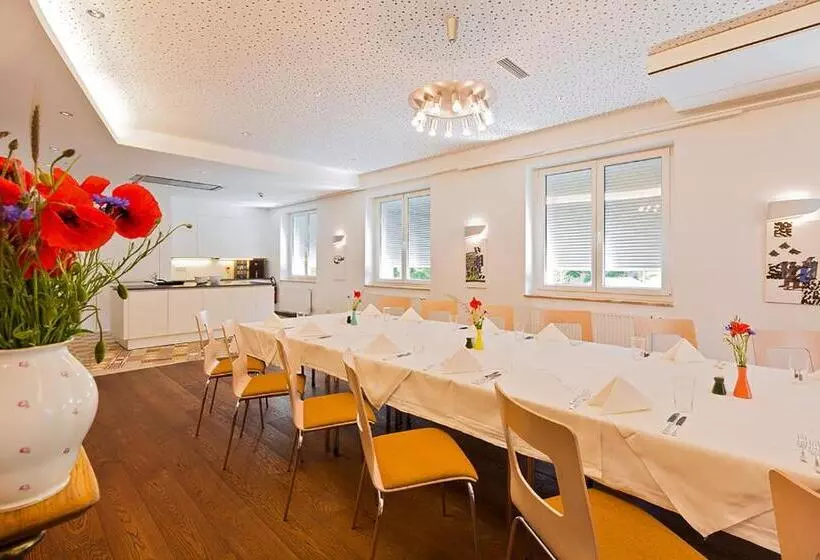 Отель At The Park