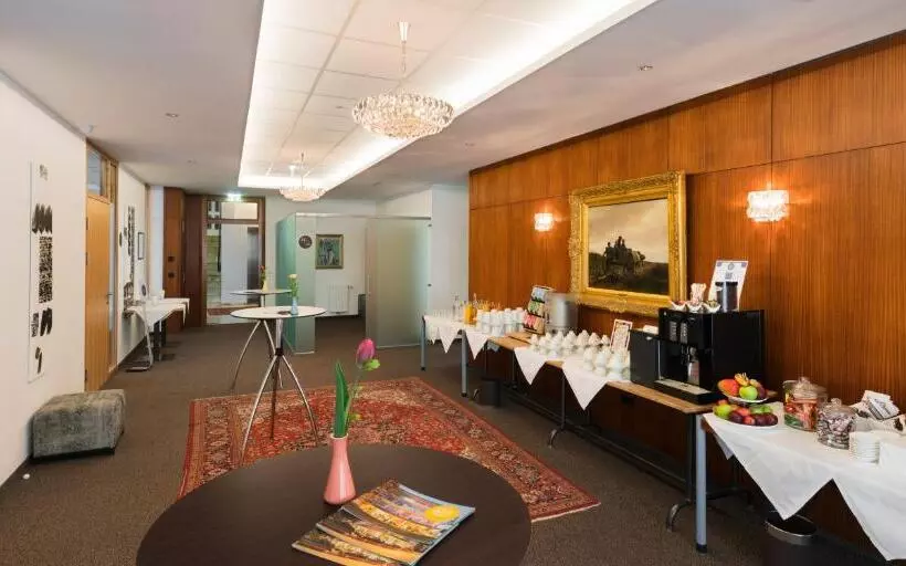 Отель At The Park