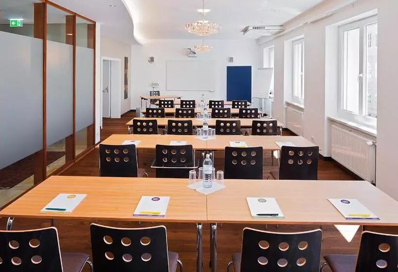 Отель At The Park