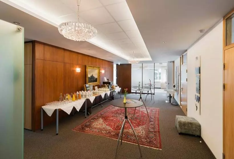 Отель At The Park