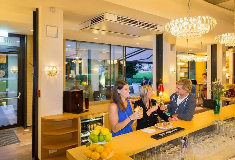 Отель At The Park