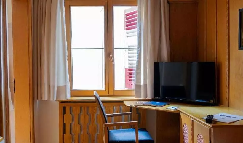 هتل Goldener Greif