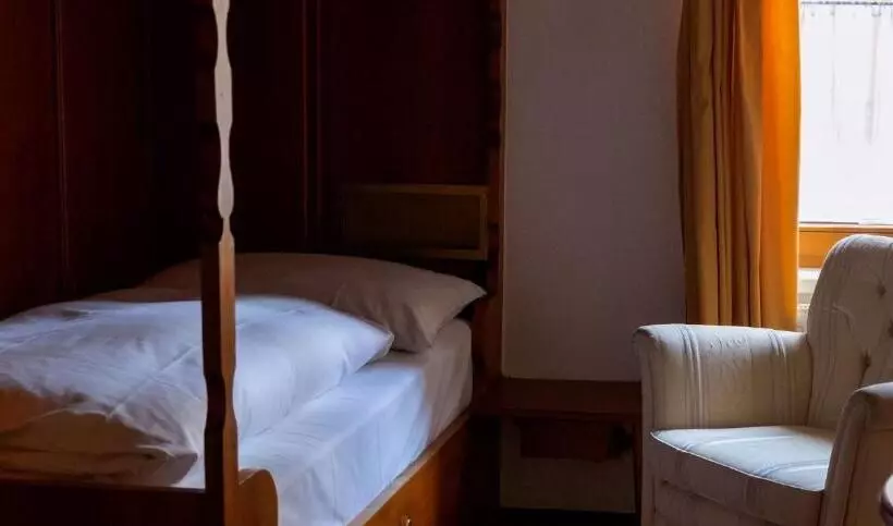 هتل Goldener Greif