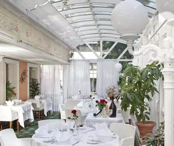 호텔 Neue Post I Self Check In