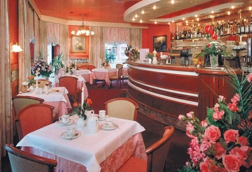 호텔 Neue Post I Self Check In