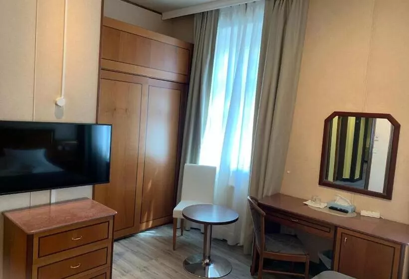 호텔 Neue Post I Self Check In