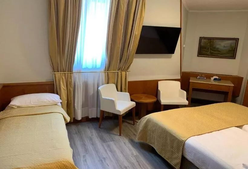 호텔 Neue Post I Self Check In