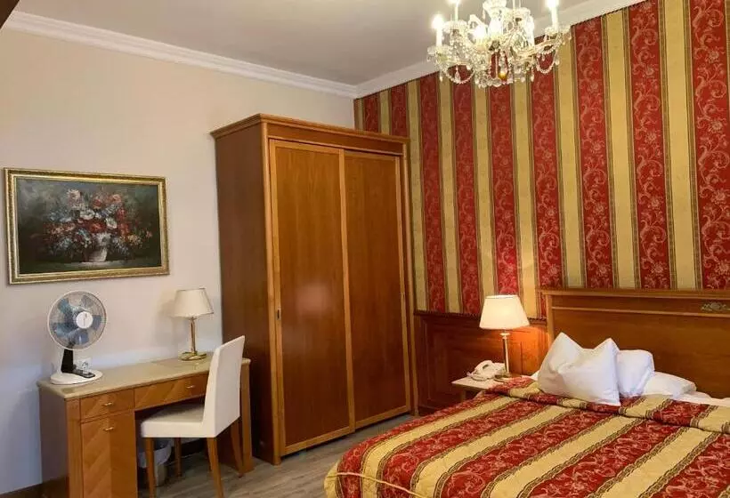 호텔 Neue Post I Self Check In