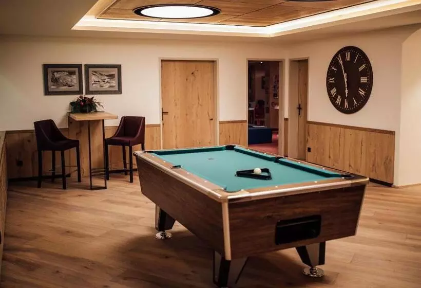 Отель Zürserhof