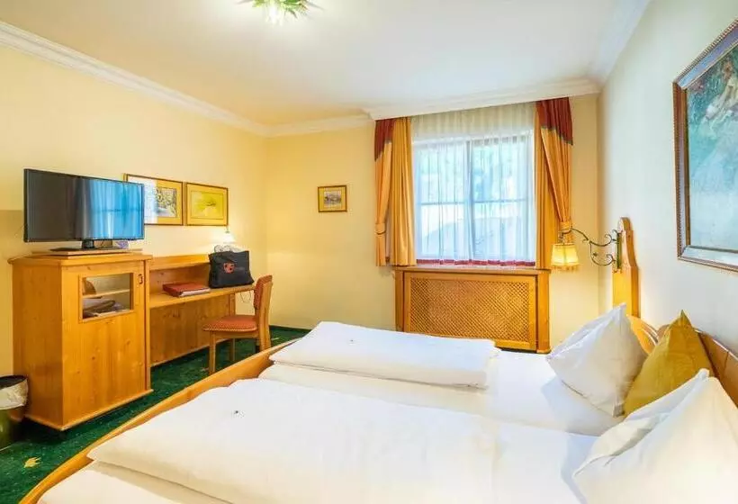 Отель Zum Schwarzen Bären