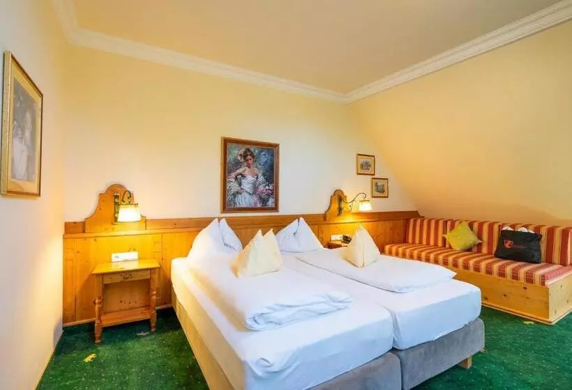 Отель Zum Schwarzen Bären