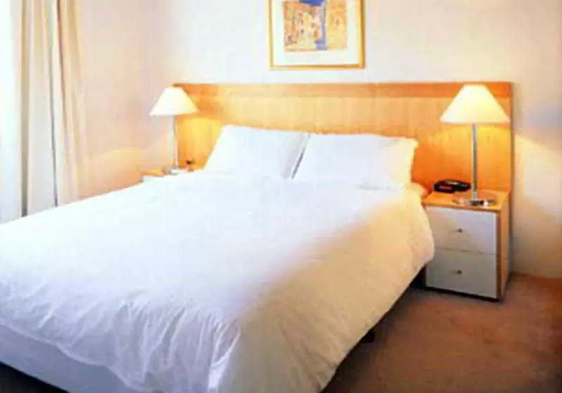 Apartments Plus Willoughby Road