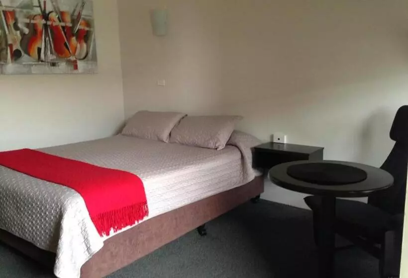 בית מלון כפרי Casino Motor Inn