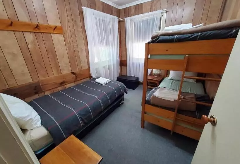 בית מלון כפרי Coach House Inn