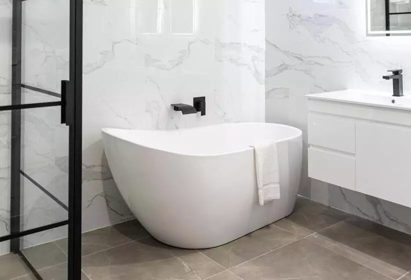 Отель Gosford Palms Motor Inn