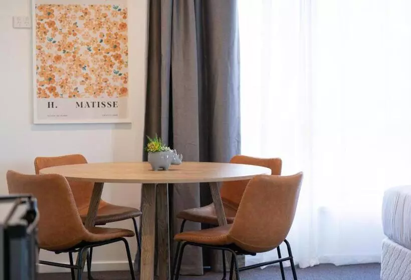 Отель Gosford Palms Motor Inn