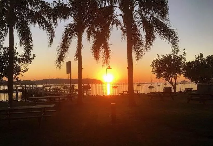 Hotel Mariners On The Waterfront