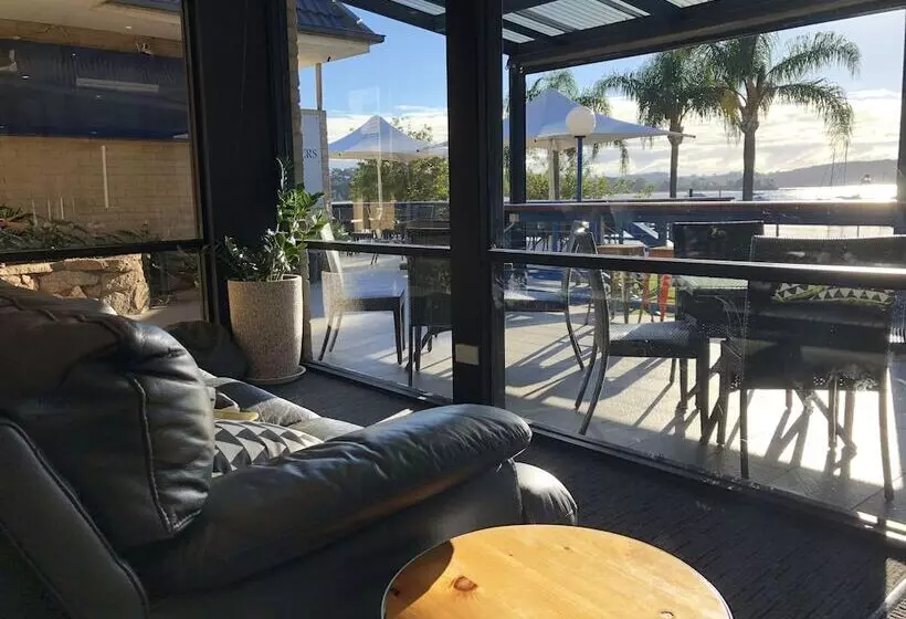 Hotel Mariners On The Waterfront