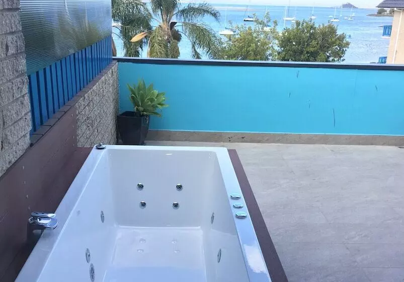 Hotel Mariners On The Waterfront