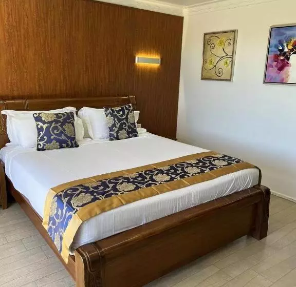 Отель Oxley Motor Inn