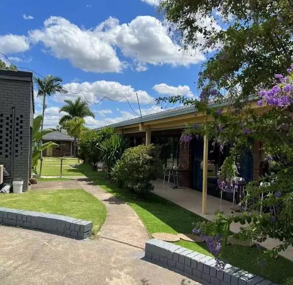 Отель Oxley Motor Inn