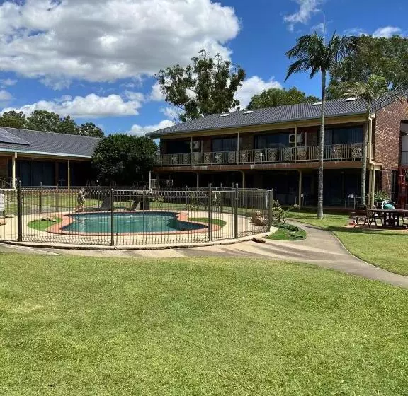 Отель Oxley Motor Inn