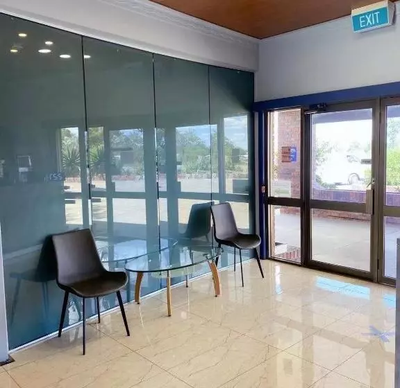 Отель Oxley Motor Inn