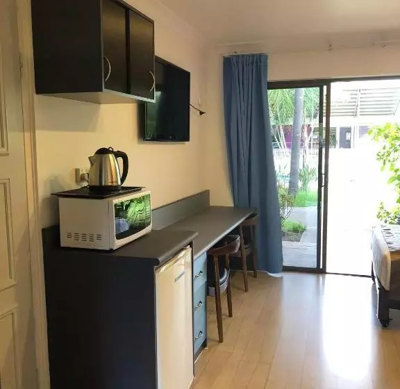 Отель Oxley Motor Inn