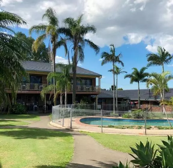 Отель Oxley Motor Inn