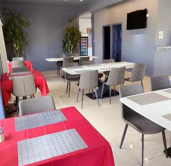 Отель Oxley Motor Inn