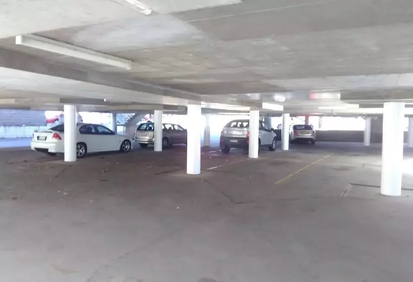 Отель Palm Court Motor Inn