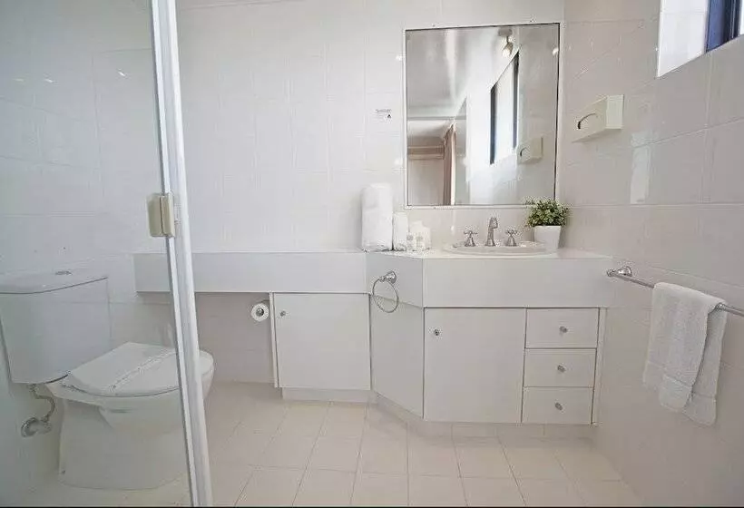 Kirribilli Riverfront Apartments