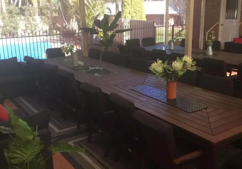 Travellers Rest Motel