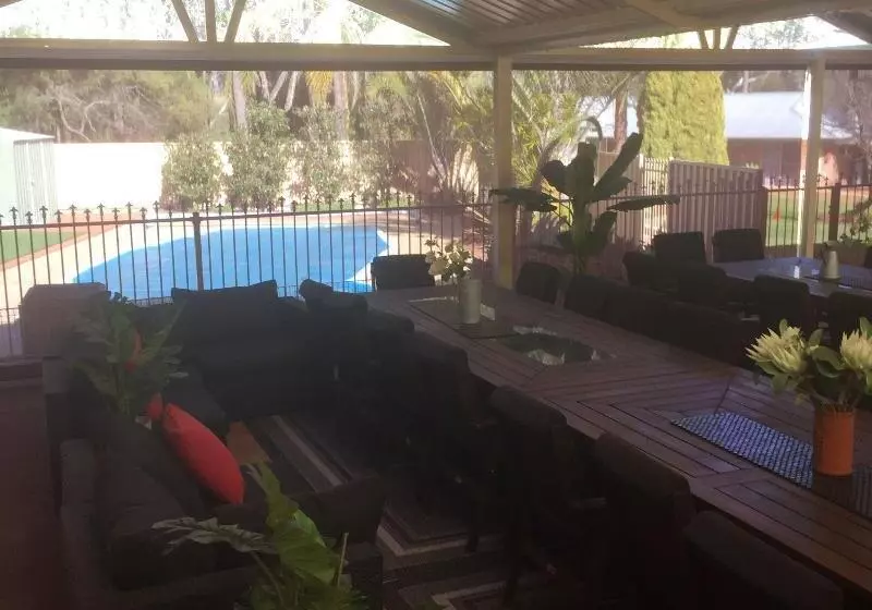 Travellers Rest Motel