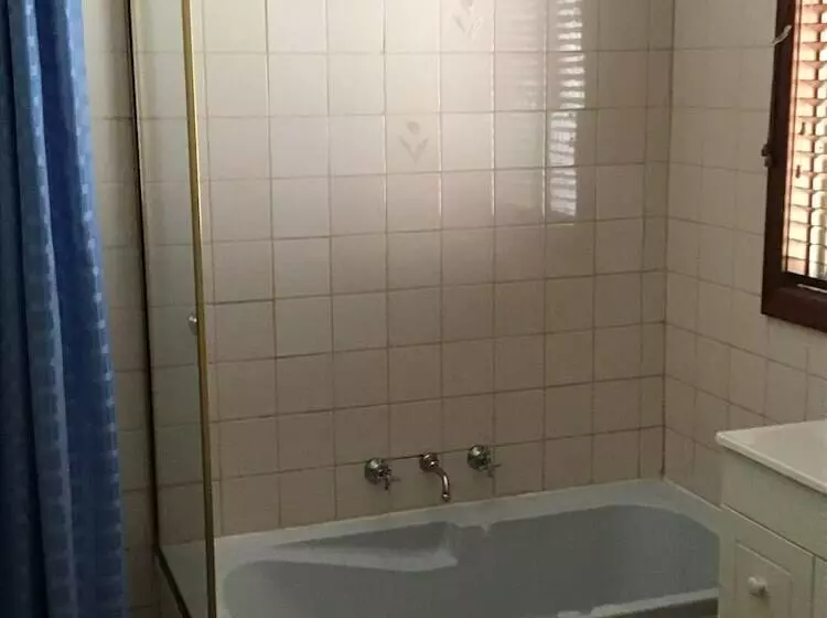 Travellers Rest Motel