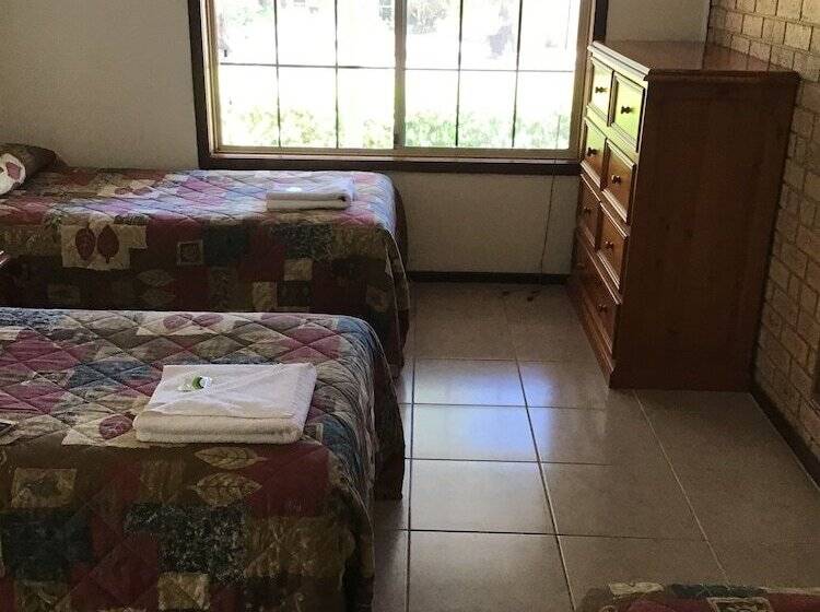 Travellers Rest Motel