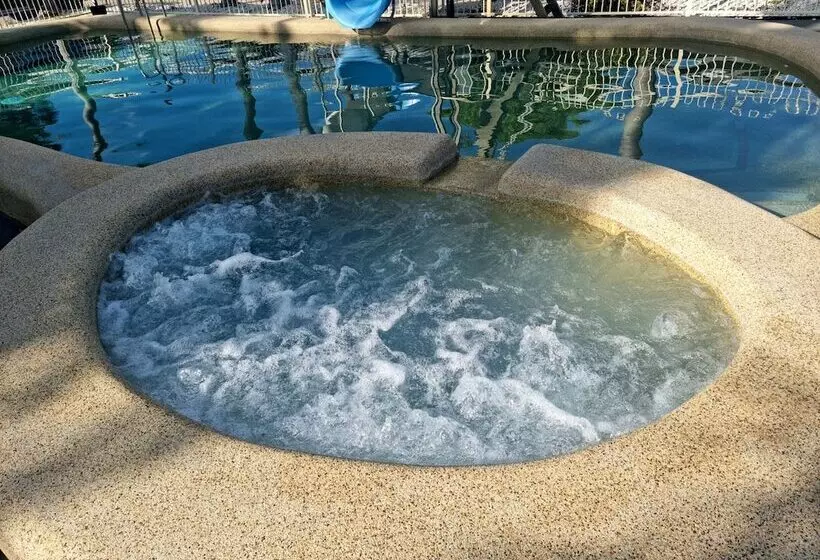 Billabong Lodge Motel